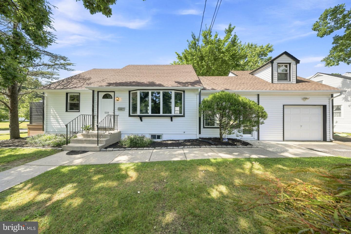533 Dubois Ave — photo