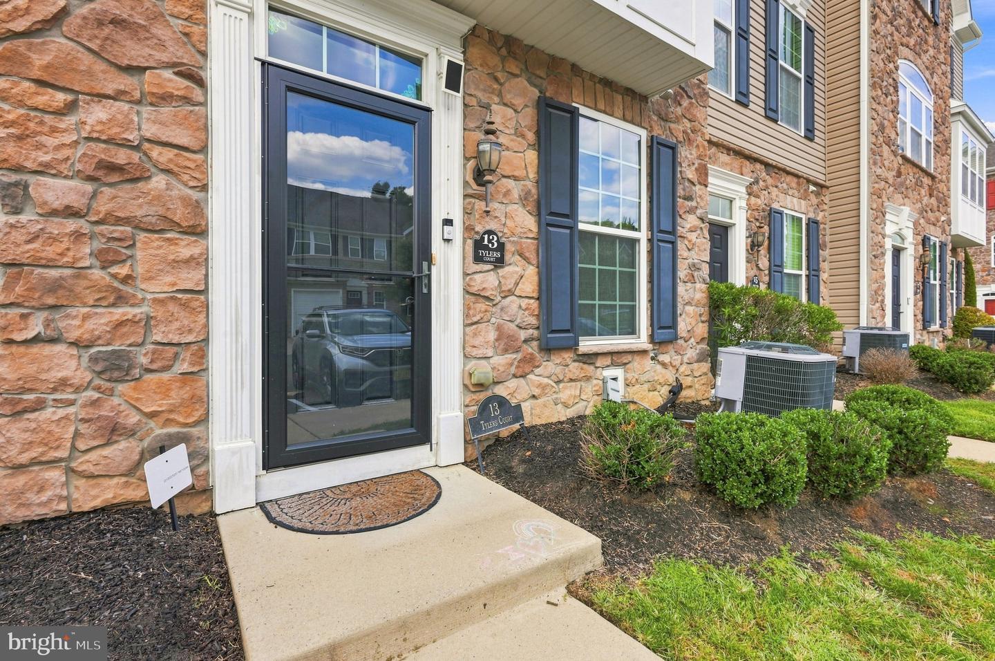 13 Tylers Ct — photo