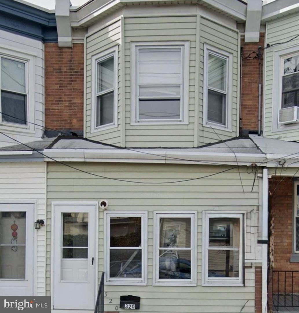 320 Powell St — photo