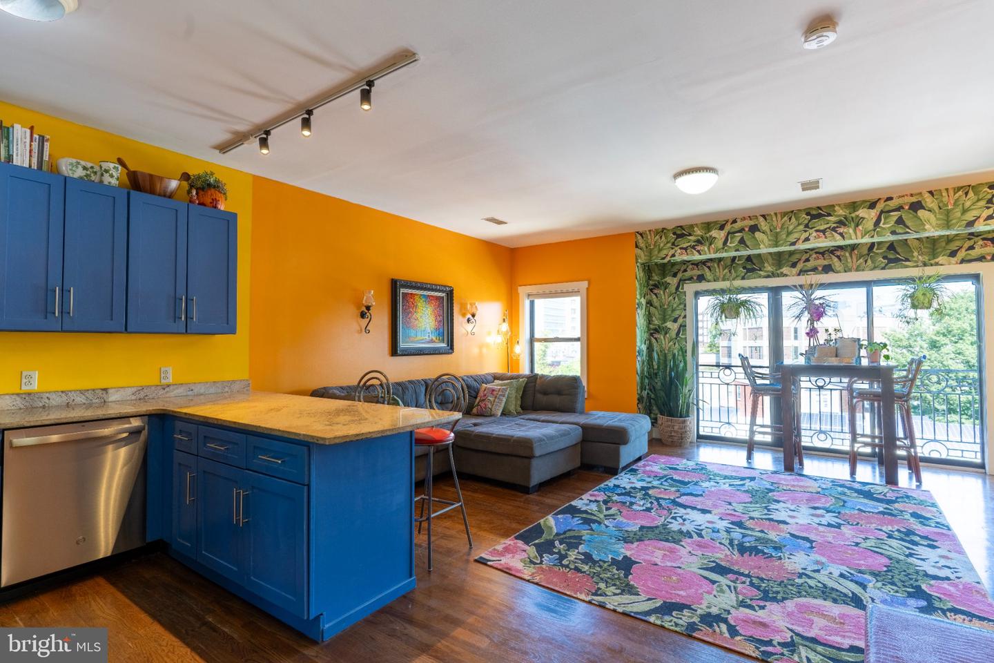 700 New St #302 — photo
