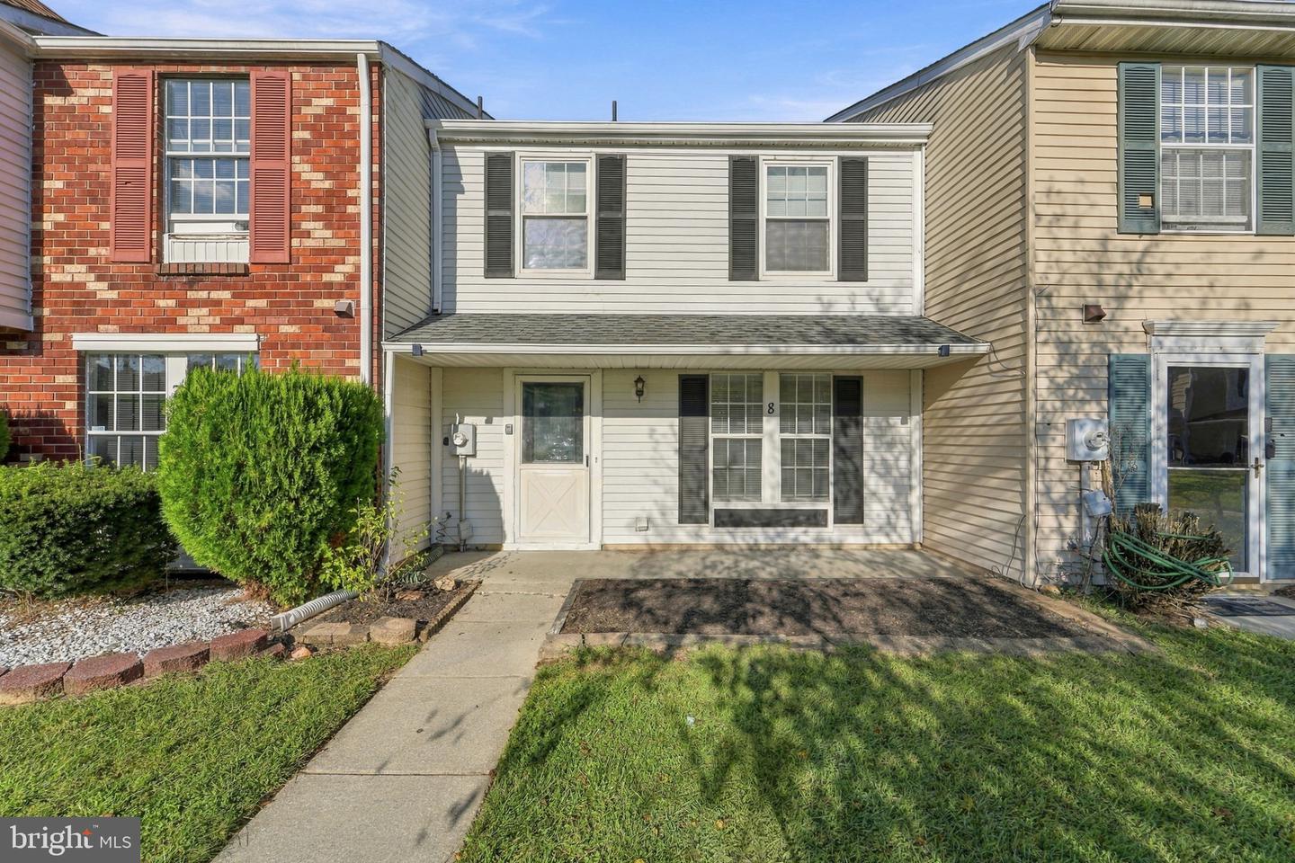8 Victoria Manor Ct — photo
