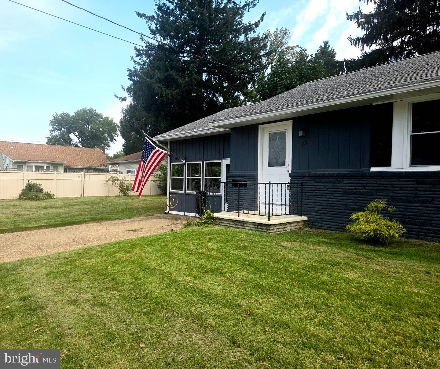 75 N Cedar Ave — photo
