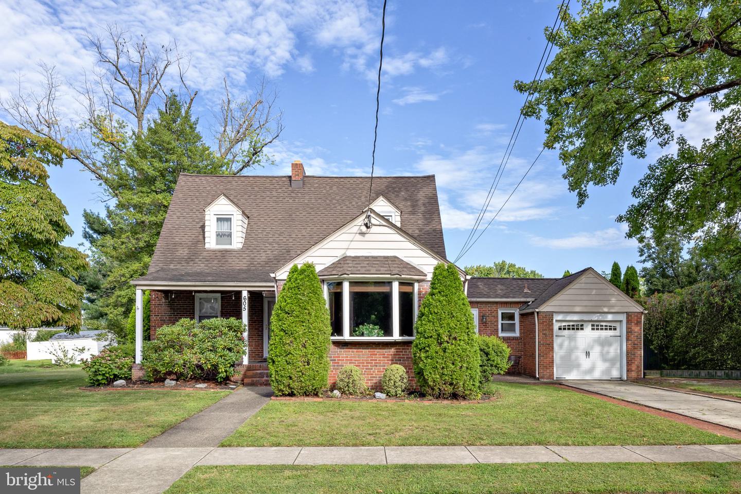 605 Mansion Ave — photo