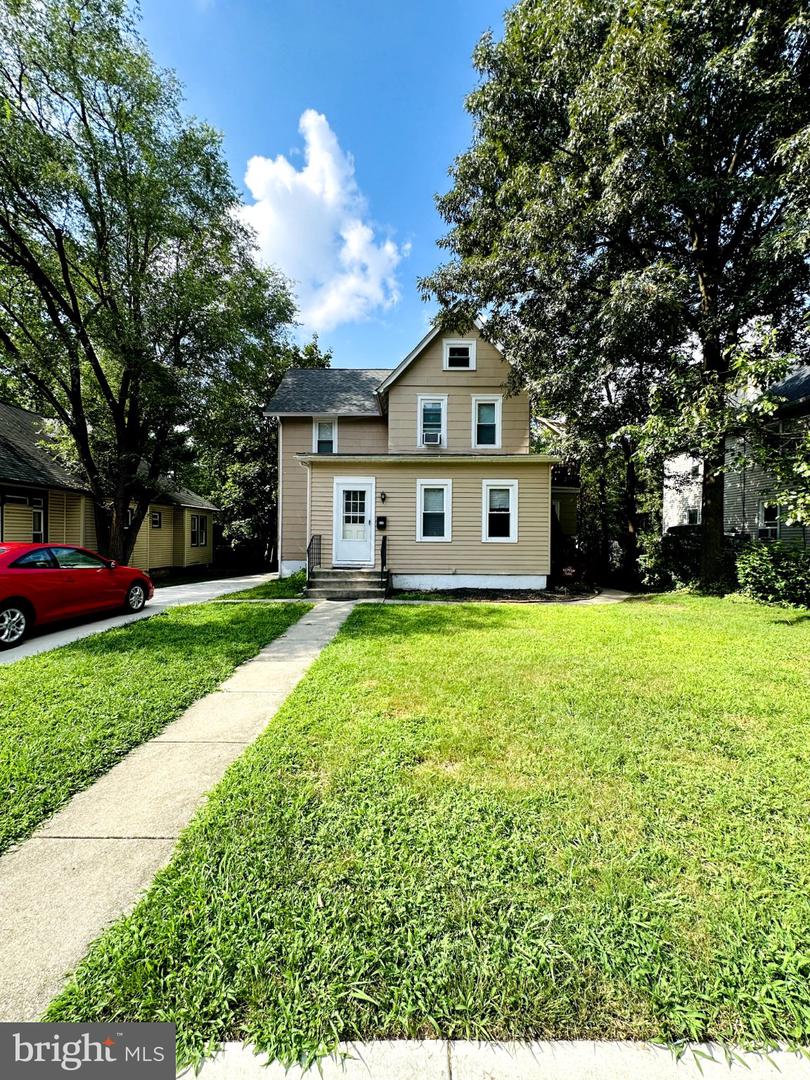 605 Woodlawn Ave — photo
