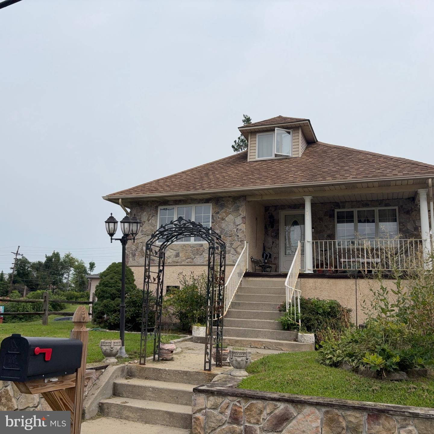 643 Kenilworth Ave — photo