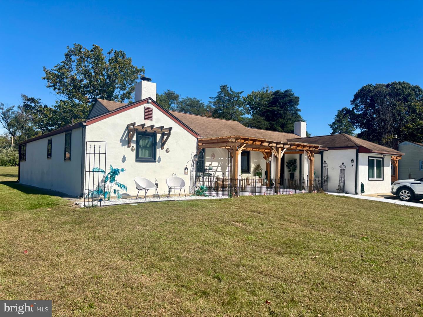 233 W Landing Rd — photo