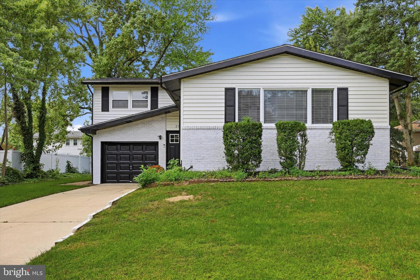 204 Belle Arbor Dr — photo