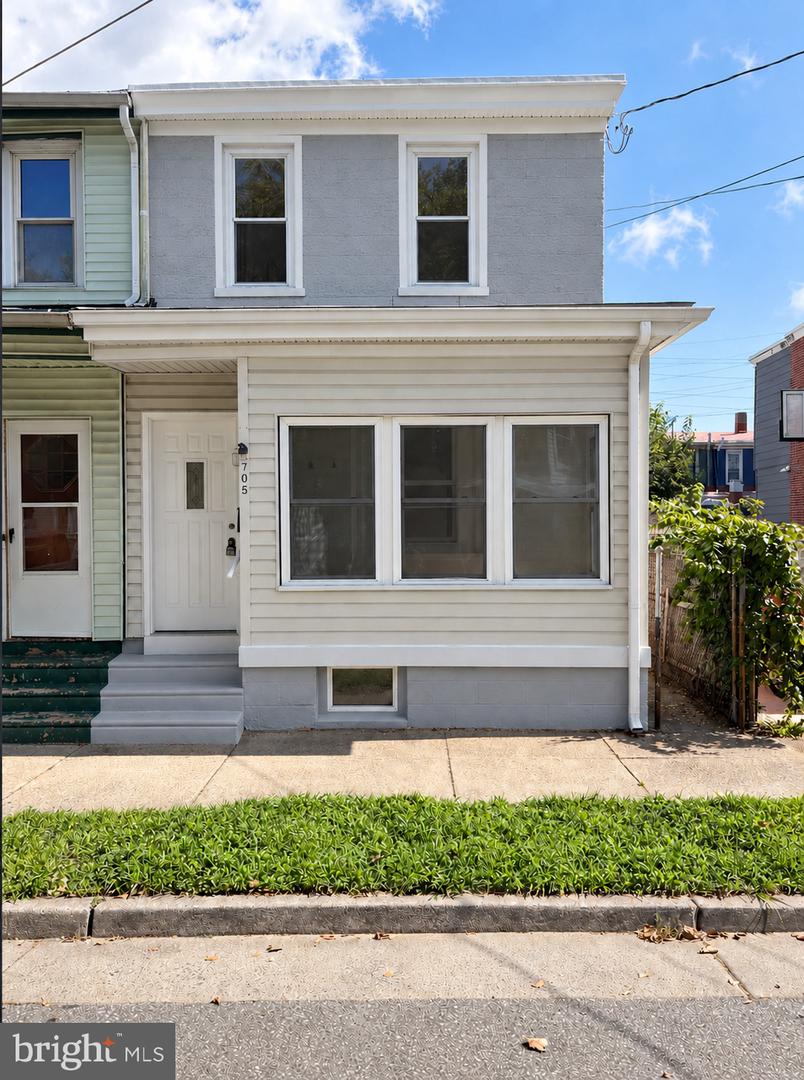 705 Powell St — photo