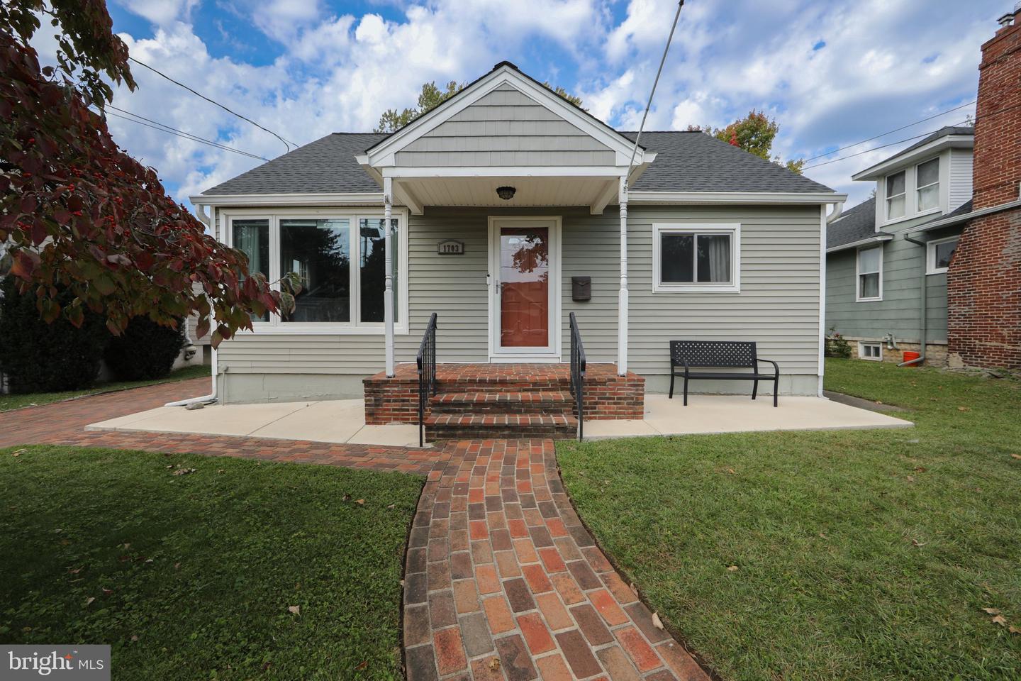 1703 Maple Ave — photo