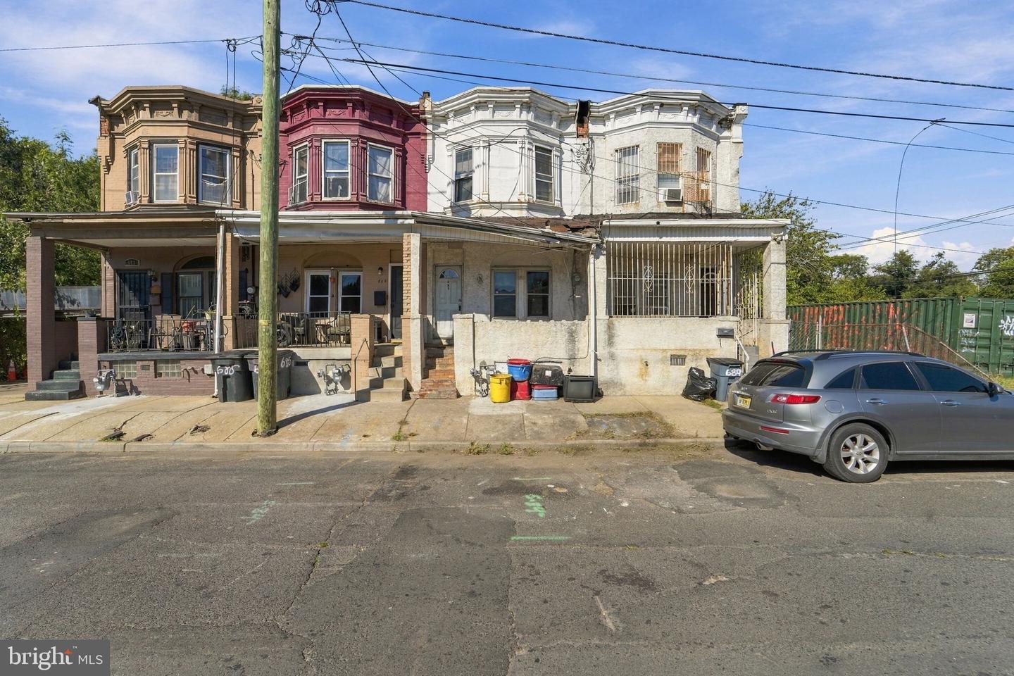 687 Fairview St — photo