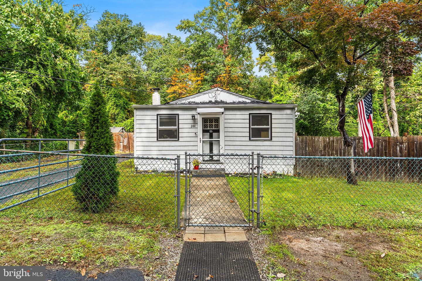 244 Girard Ave — photo