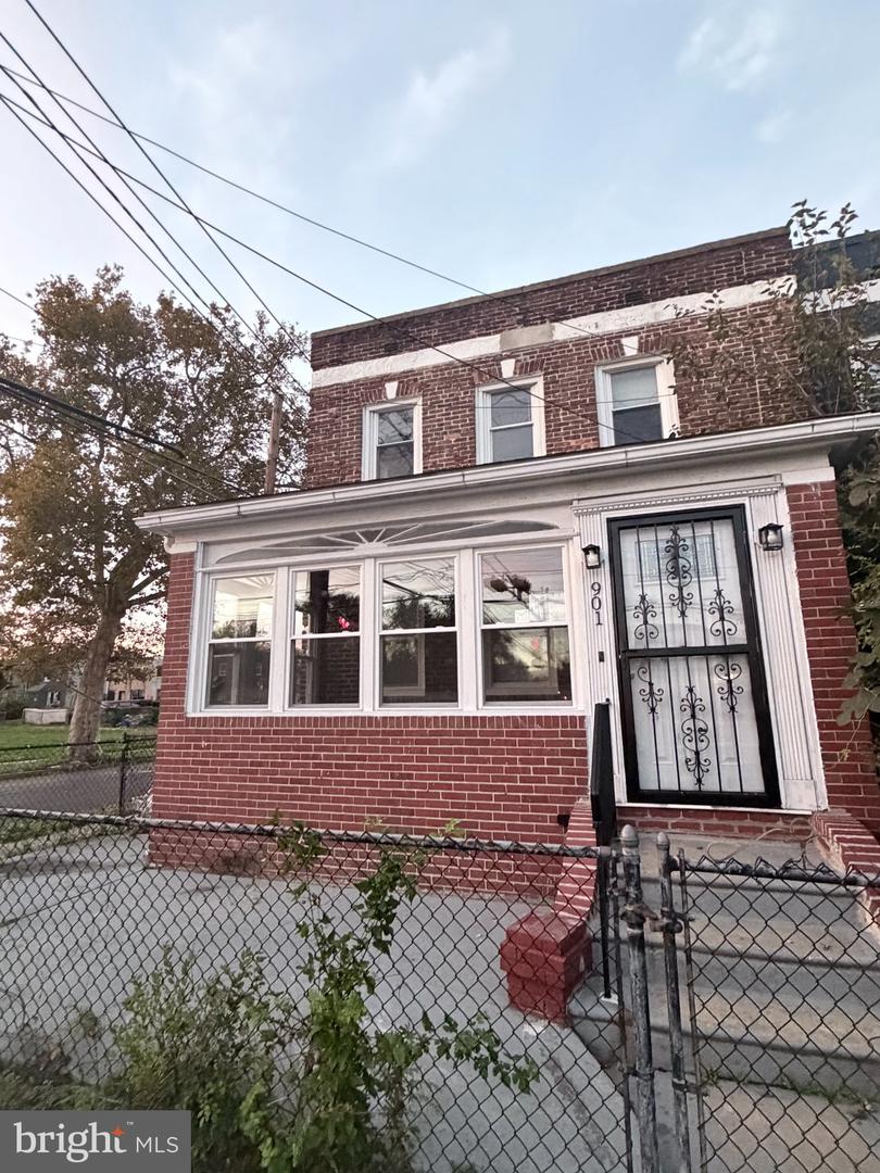 901 Fairview St — photo