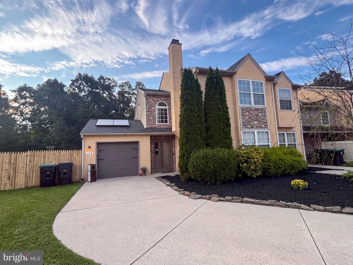 144 Lakeside Dr — photo