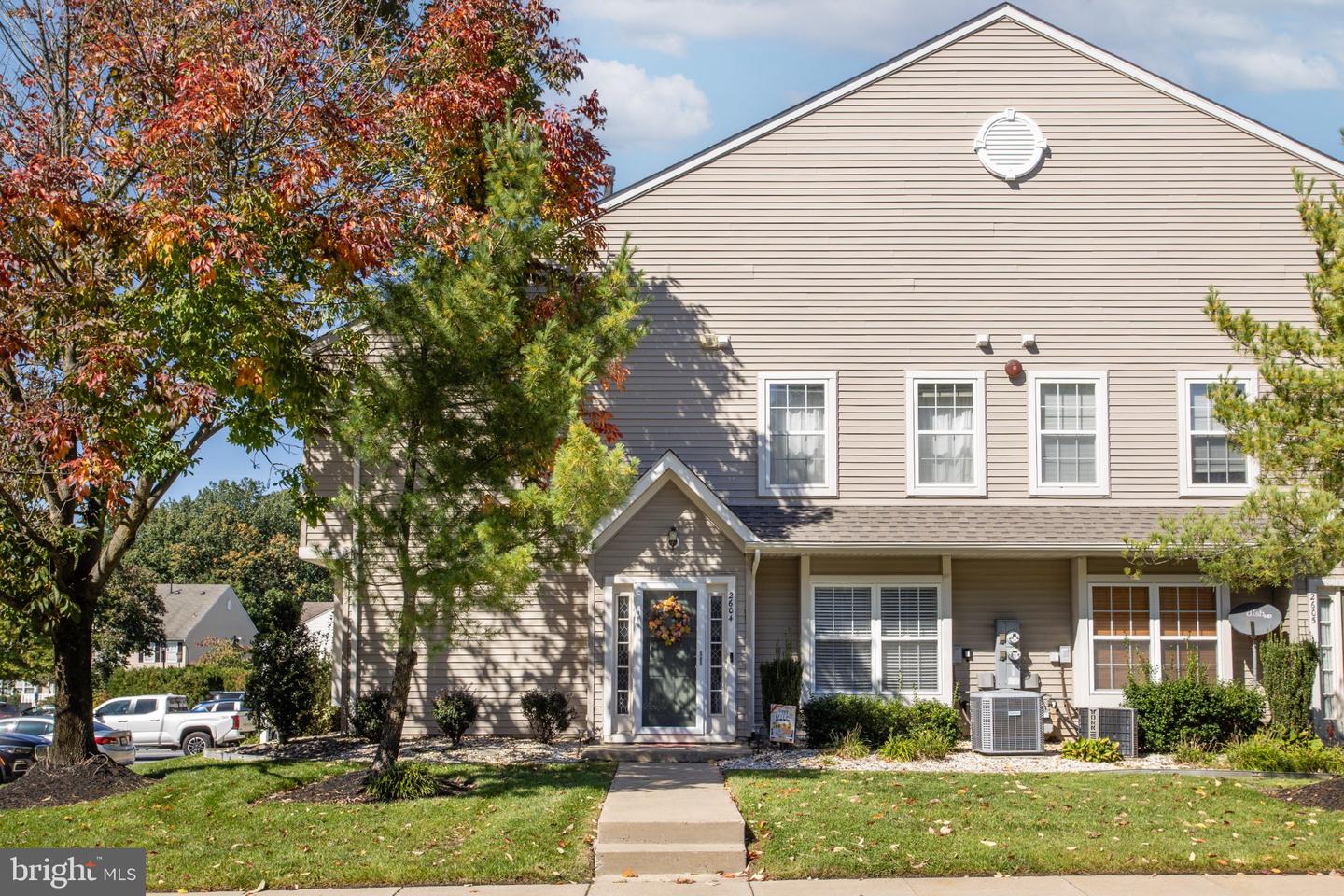 2604 Beacon Hill Dr — photo