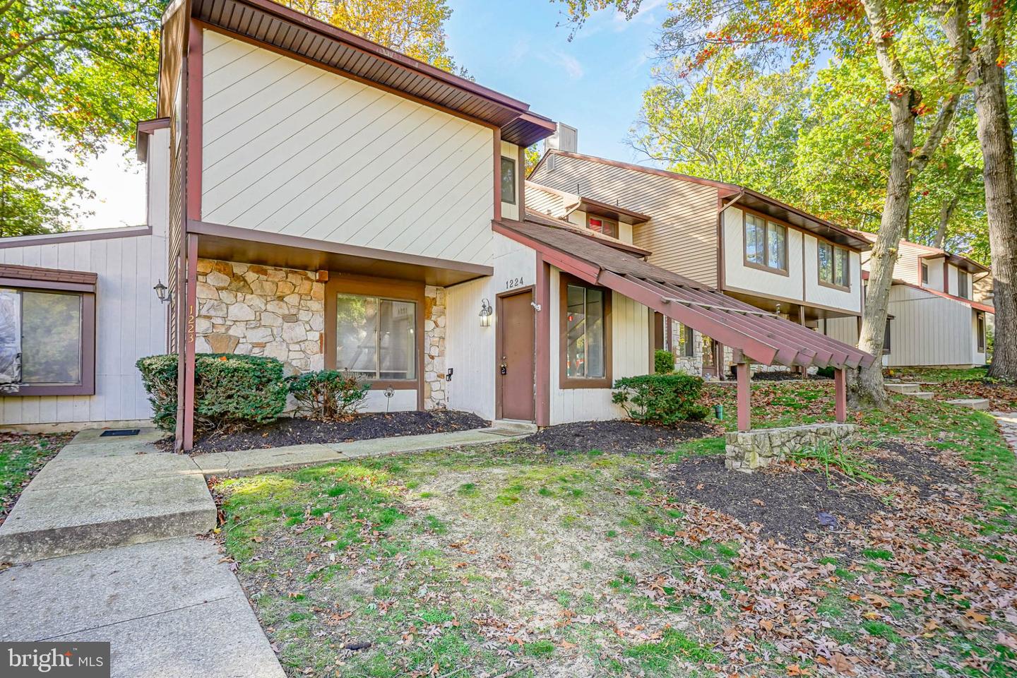 1224 Thackery Ct — photo