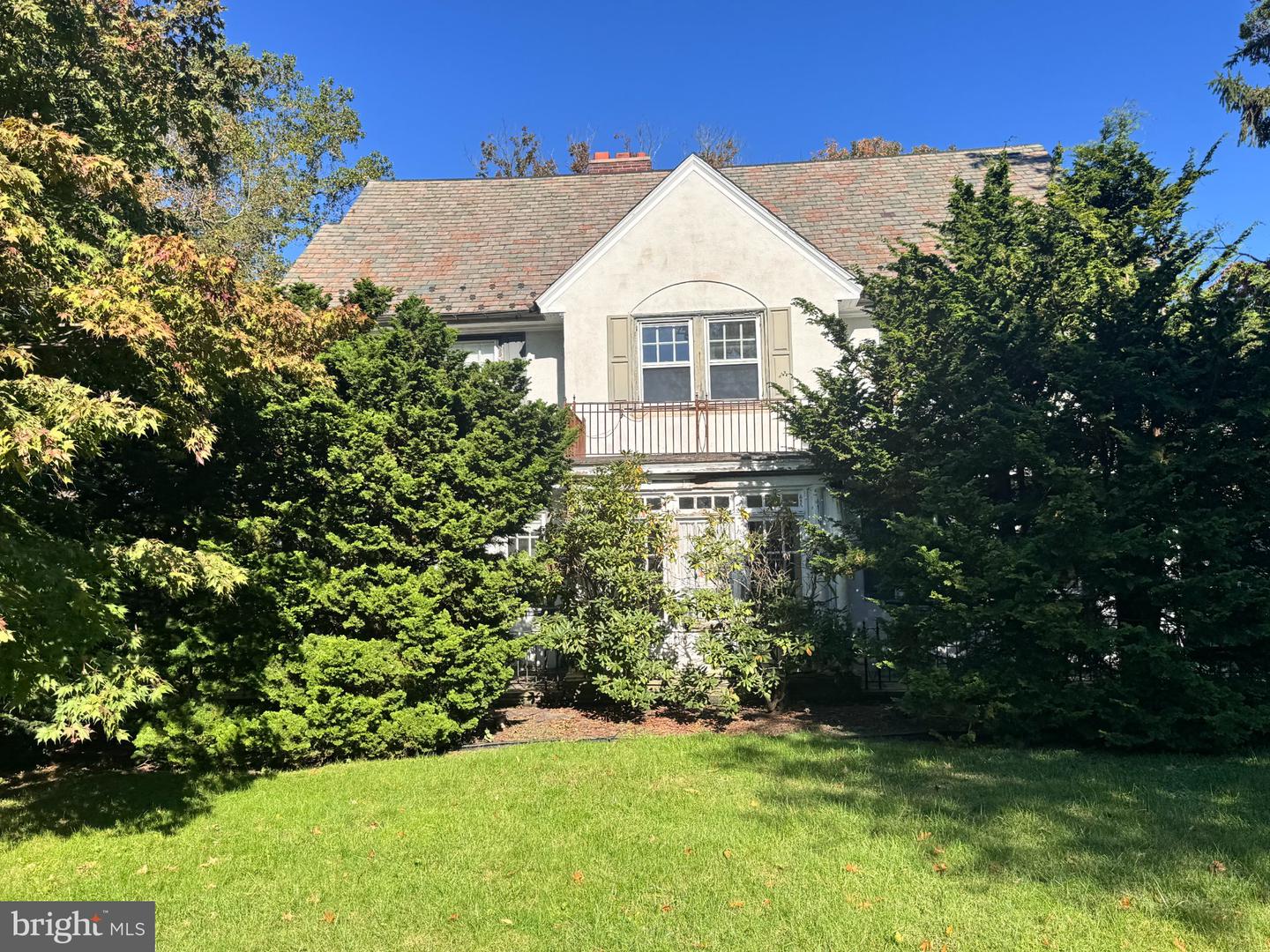 233 E Kings Hwy — photo