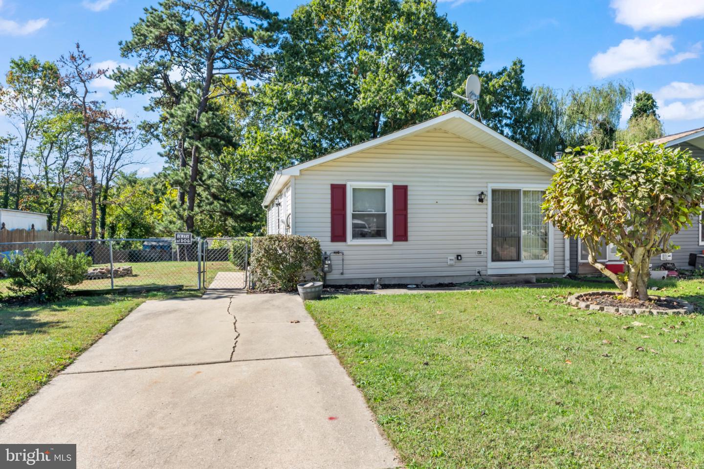 11 Andrea Ct — photo