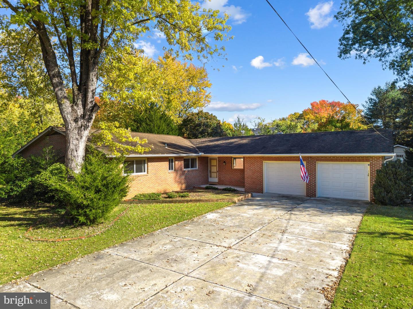1207 Cotswold Ln — photo