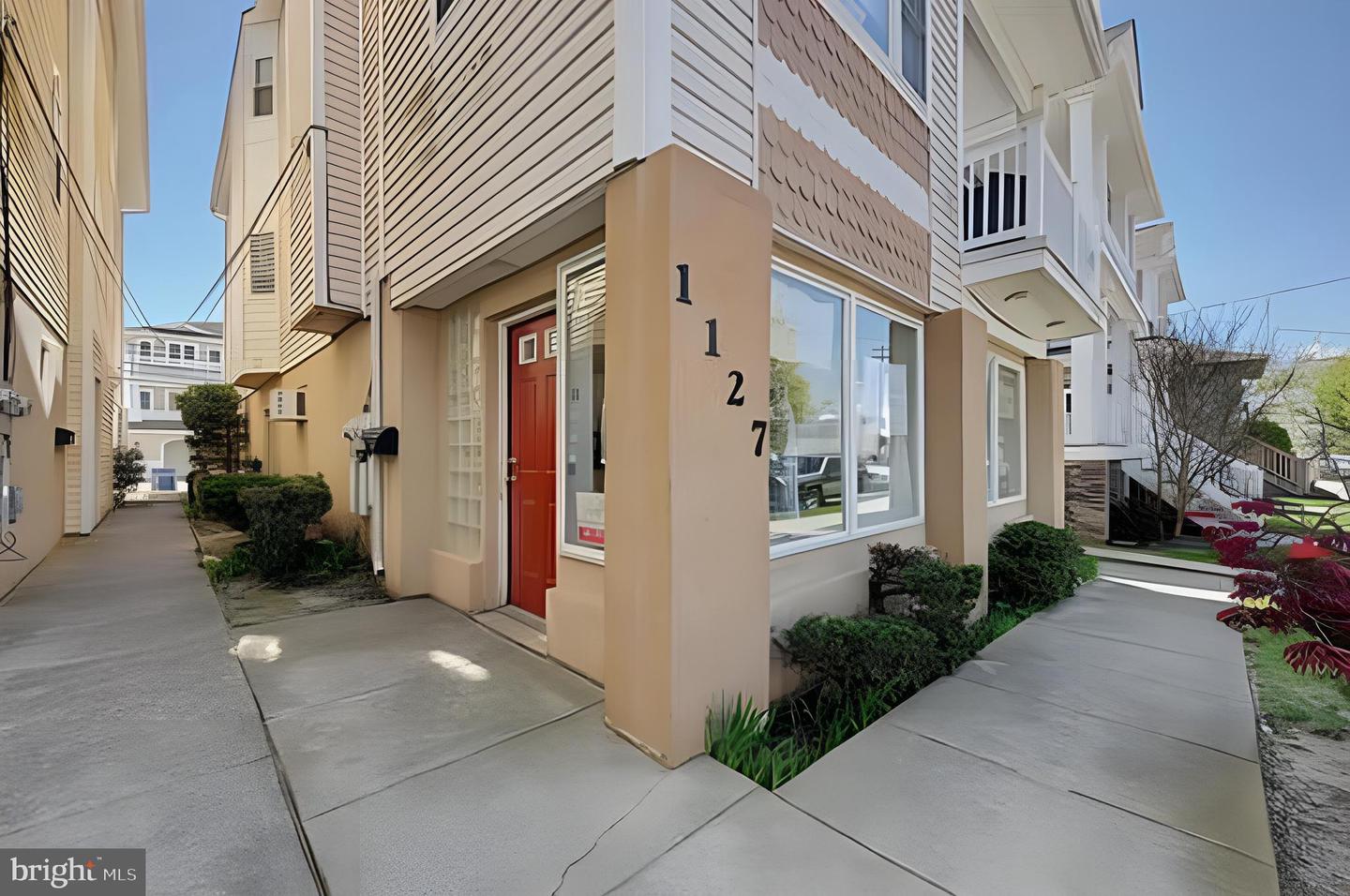 1127 Asbury Ave #1 — photo