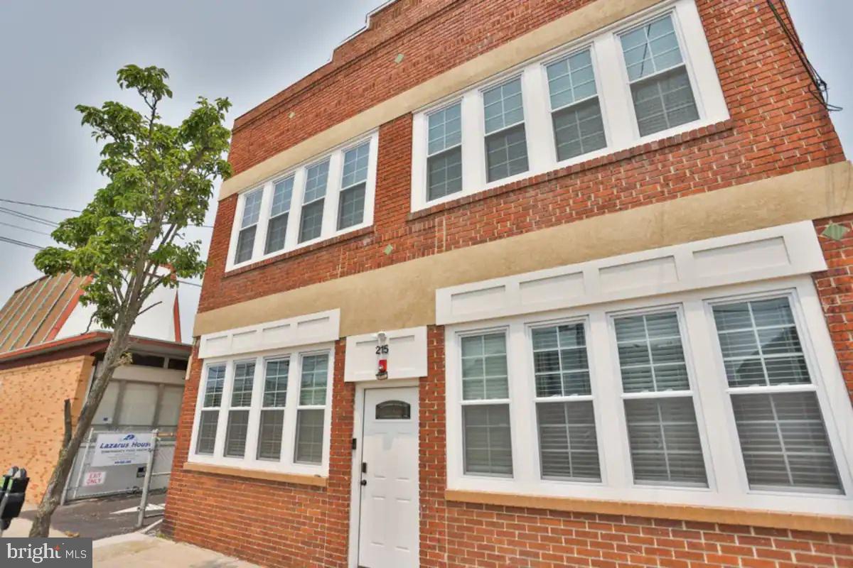 215 E Burk Ave #3 — photo