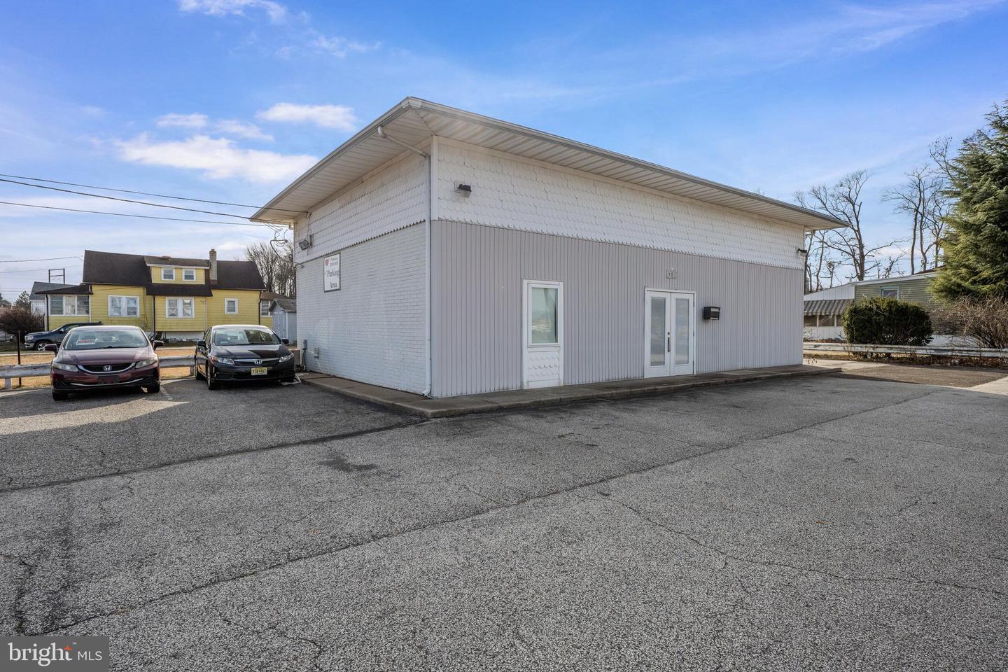 901 Crown Point Rd — photo