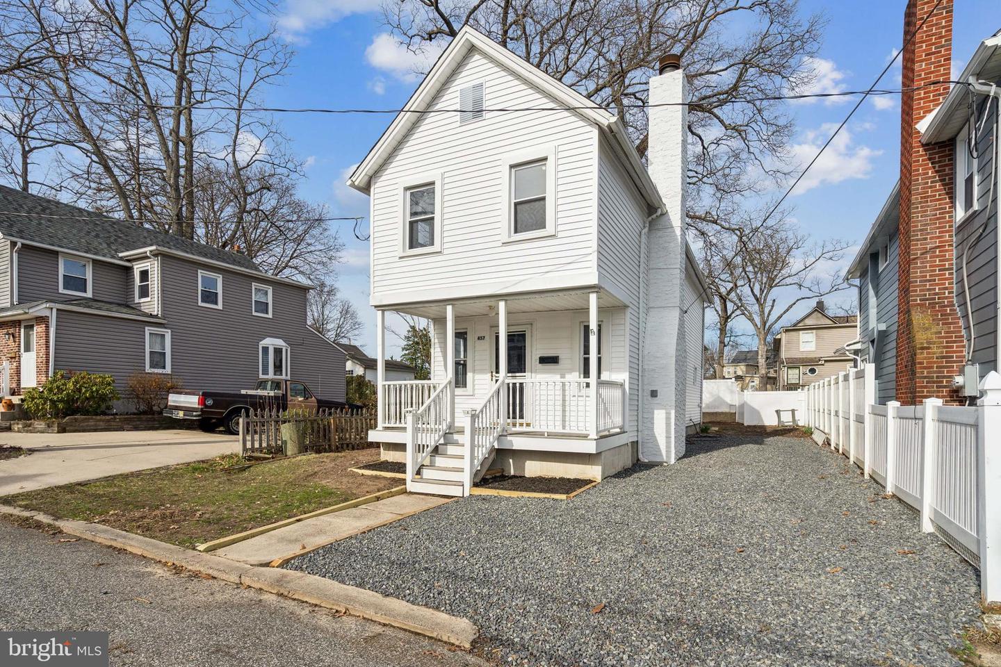 457 Wesley Ave — photo