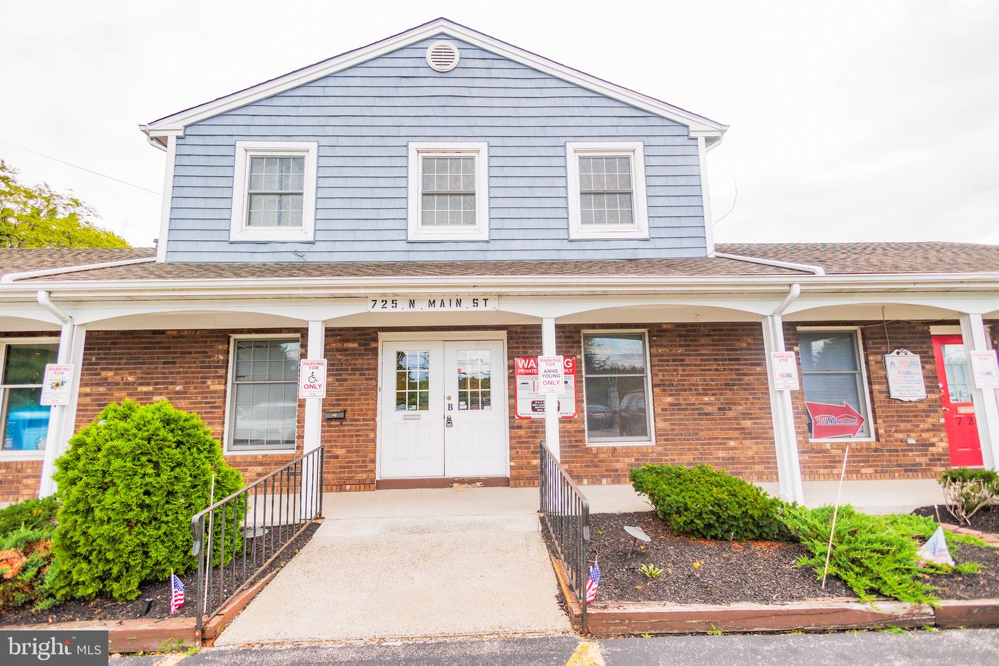 725 N Main St #Suite B — photo