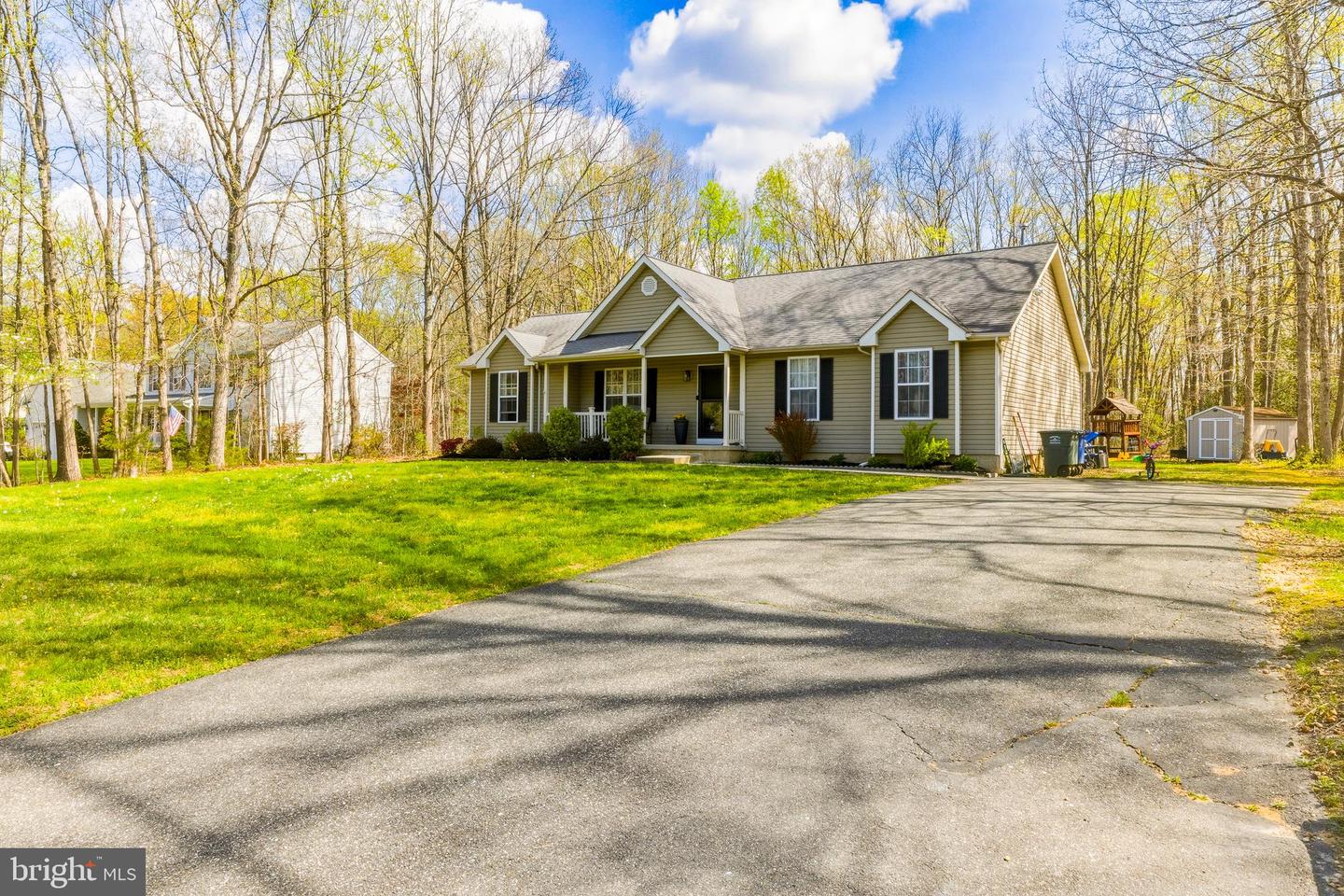 584 Lantern Way — photo