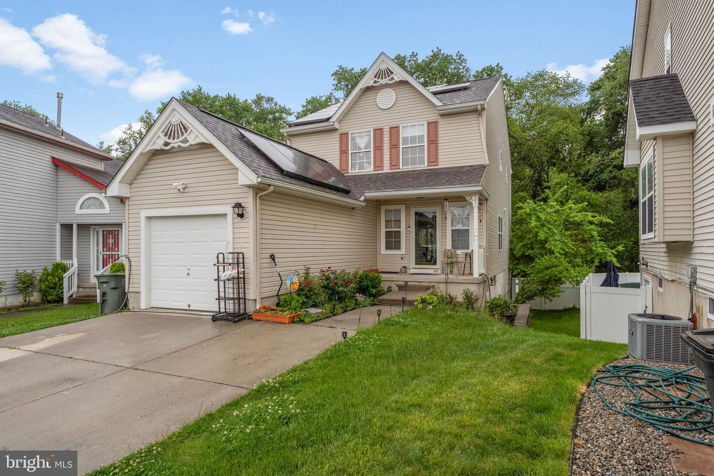 841 Fordham Pl — photo