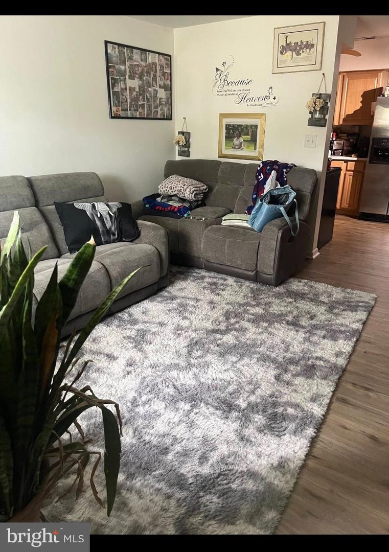 409 Winding Way — photo