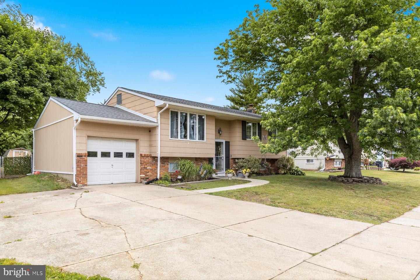 113 Howard Dr — photo
