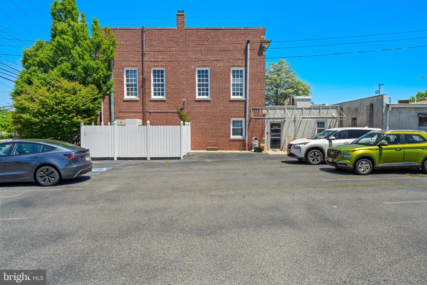 6 E High St — photo