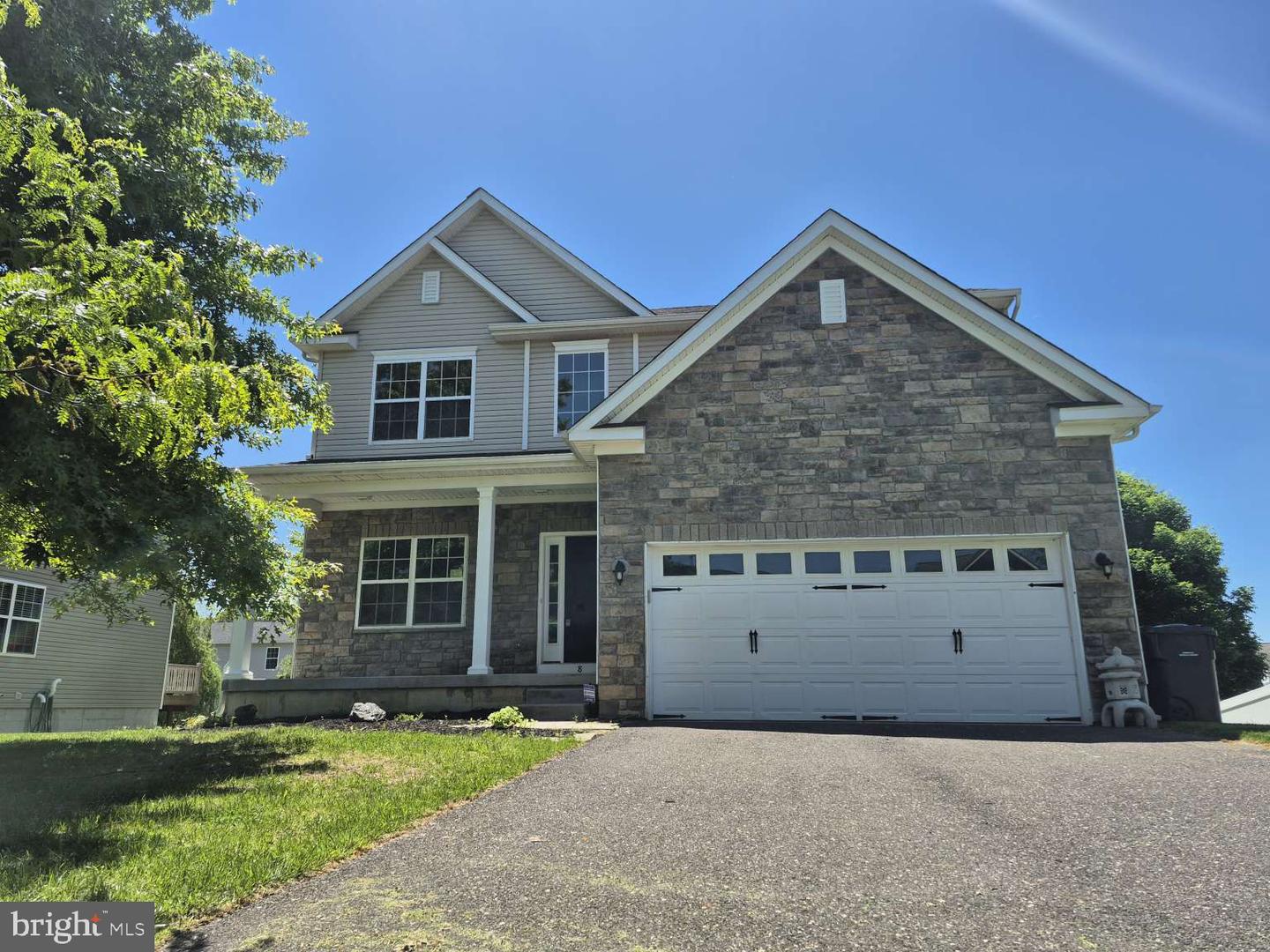 8 Locust Ln — photo