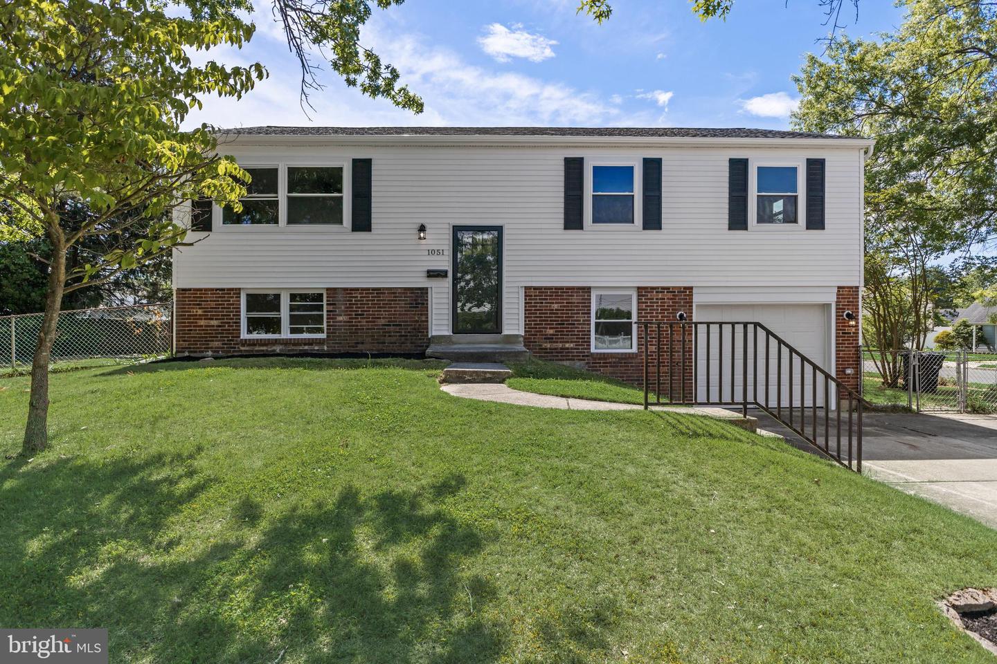 1051 Bradford Dr — photo