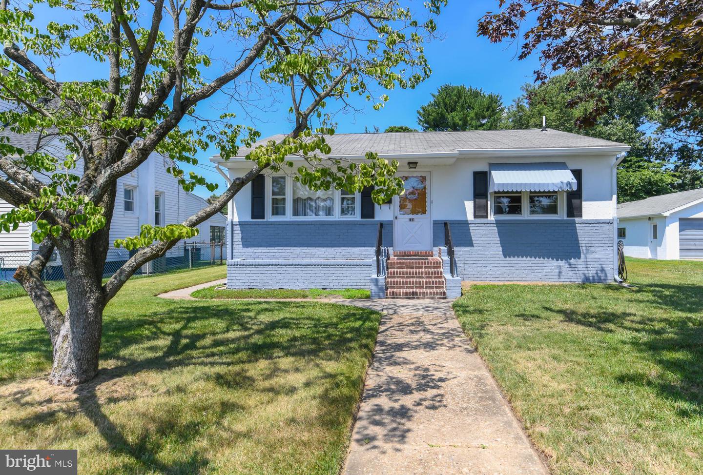 260 Beacon Ave — photo