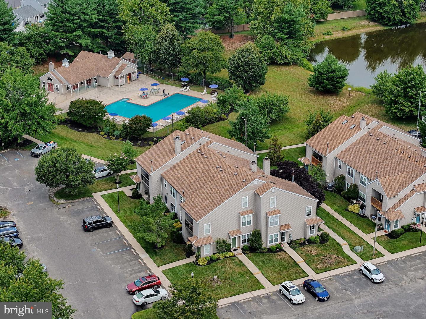 1503 Hawthorne Ct — photo