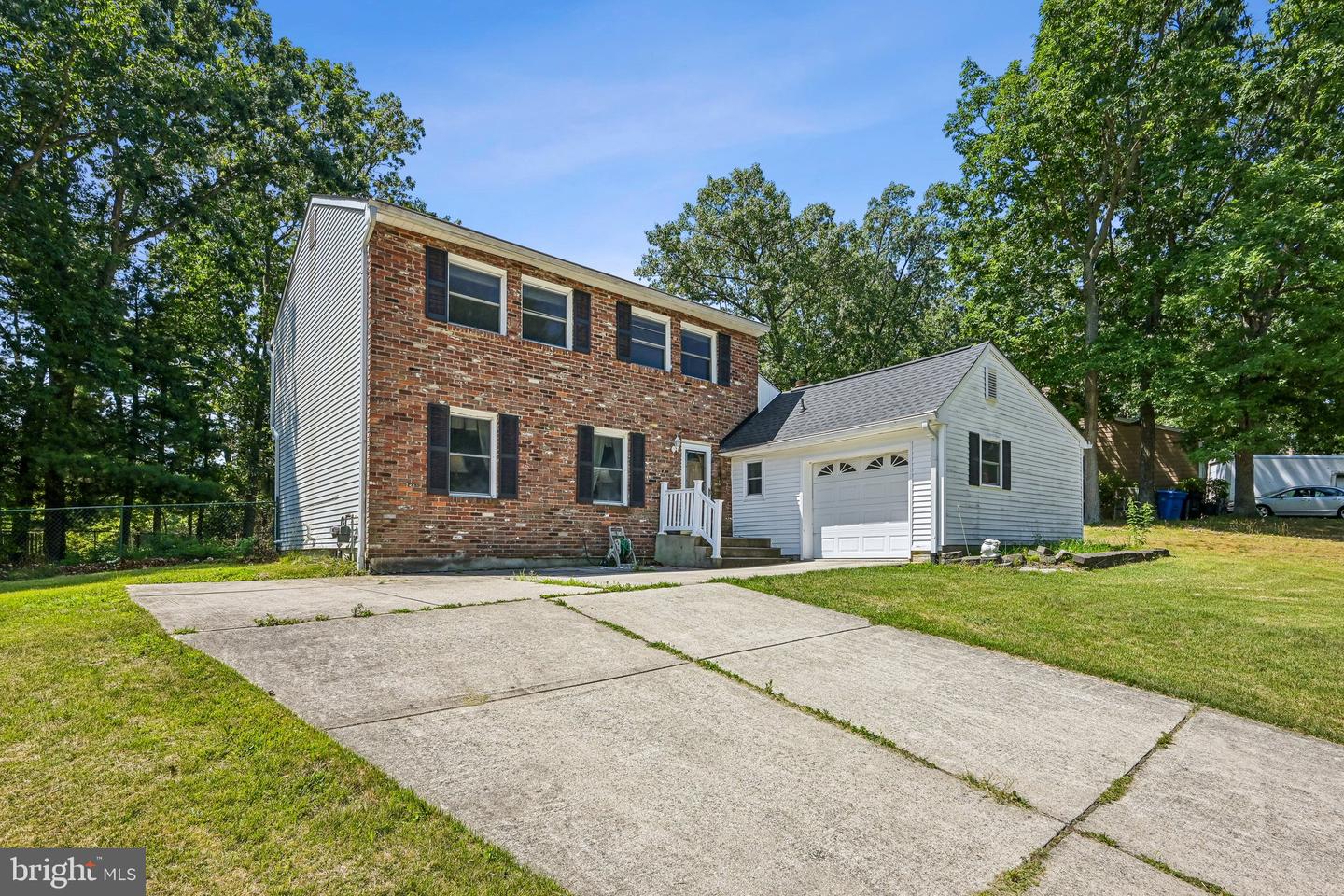 831 Laurel St — photo