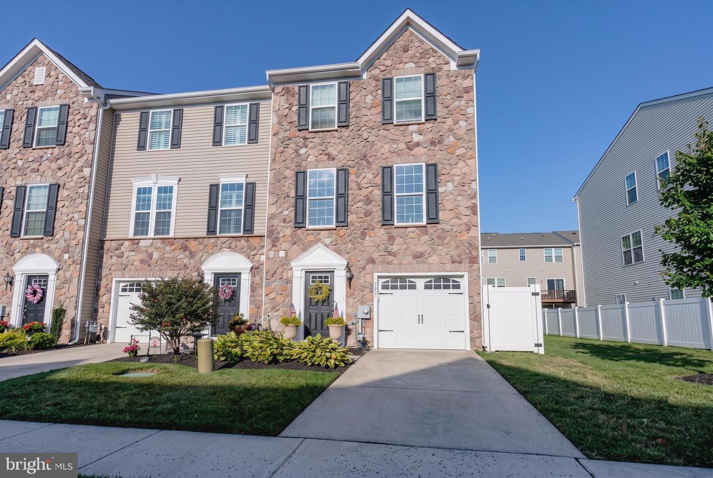1023 Prime Pl — photo