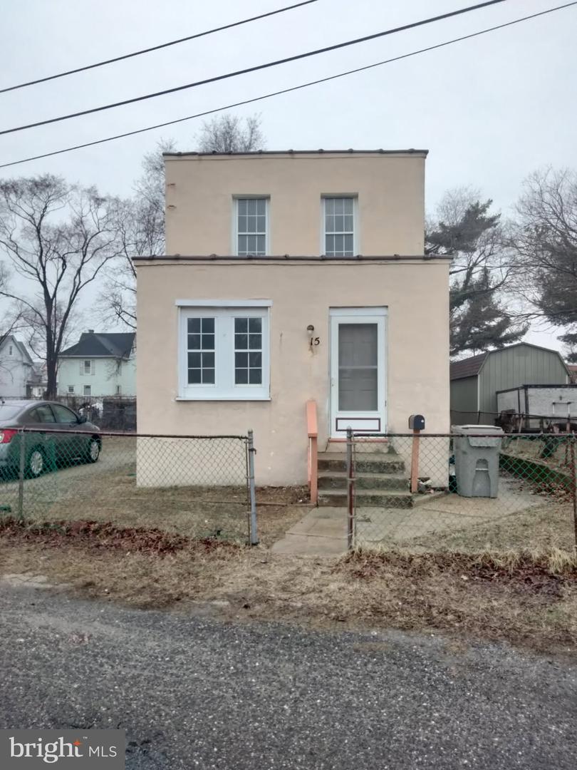 15 Railroad Ave — photo