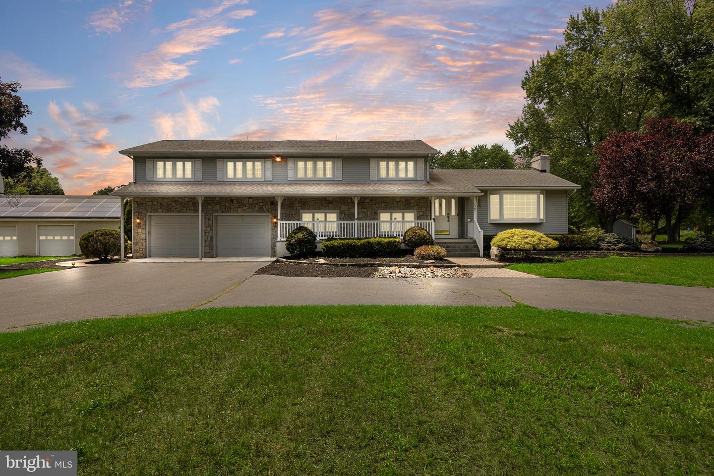 1581 Commissioners Rd — photo