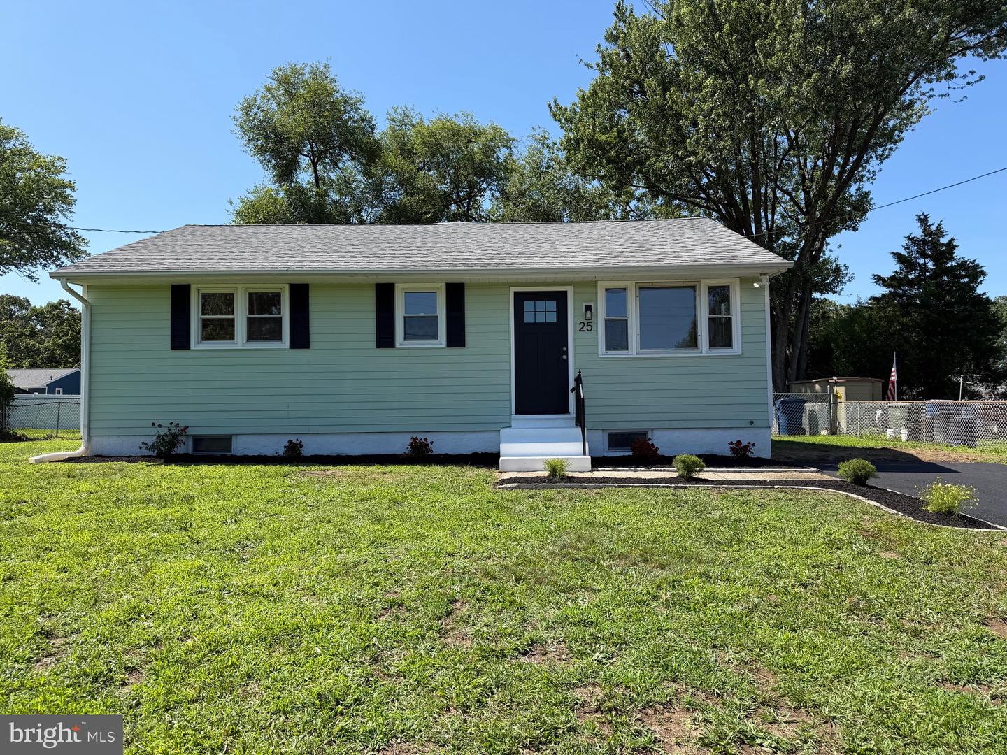 25 Theresa Ln — photo