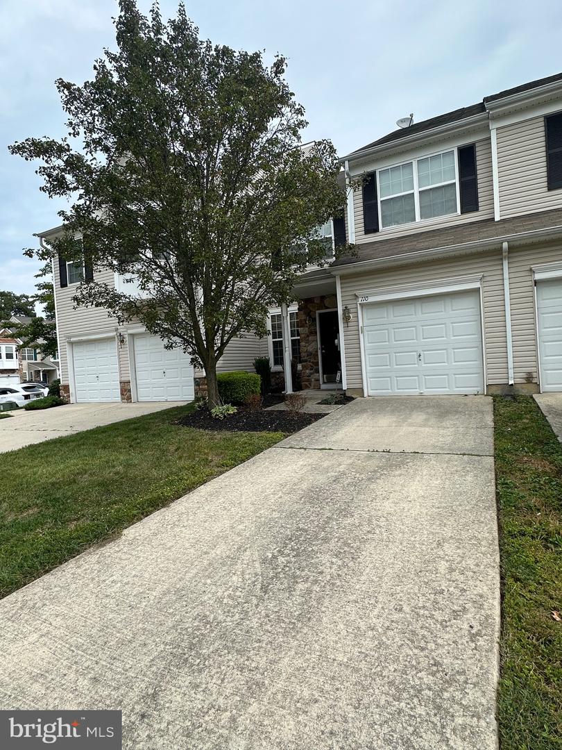 110 Sansom Ln — photo