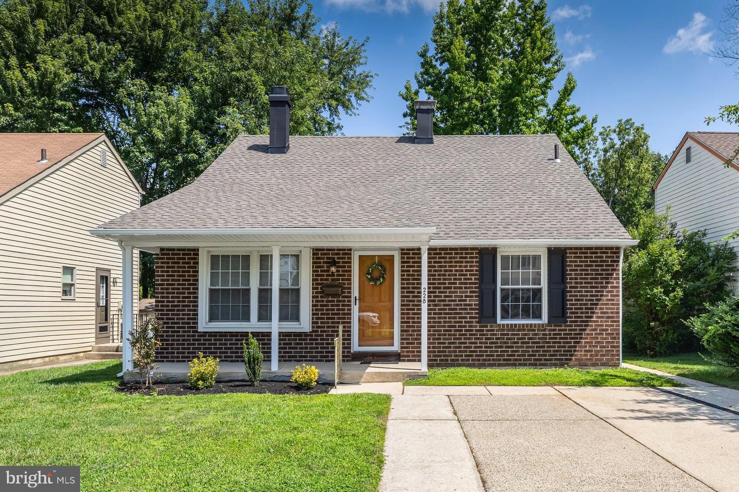 228 Leona Ct — photo