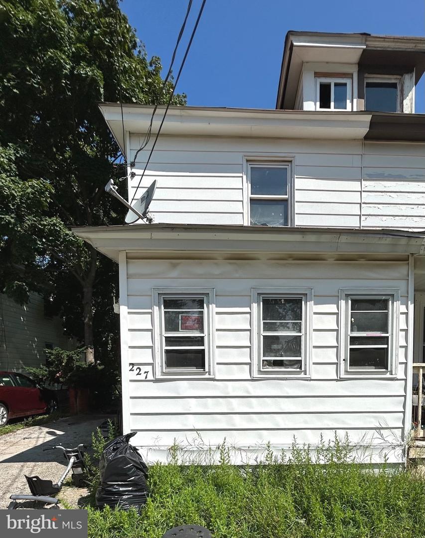 227 W Adams St — photo