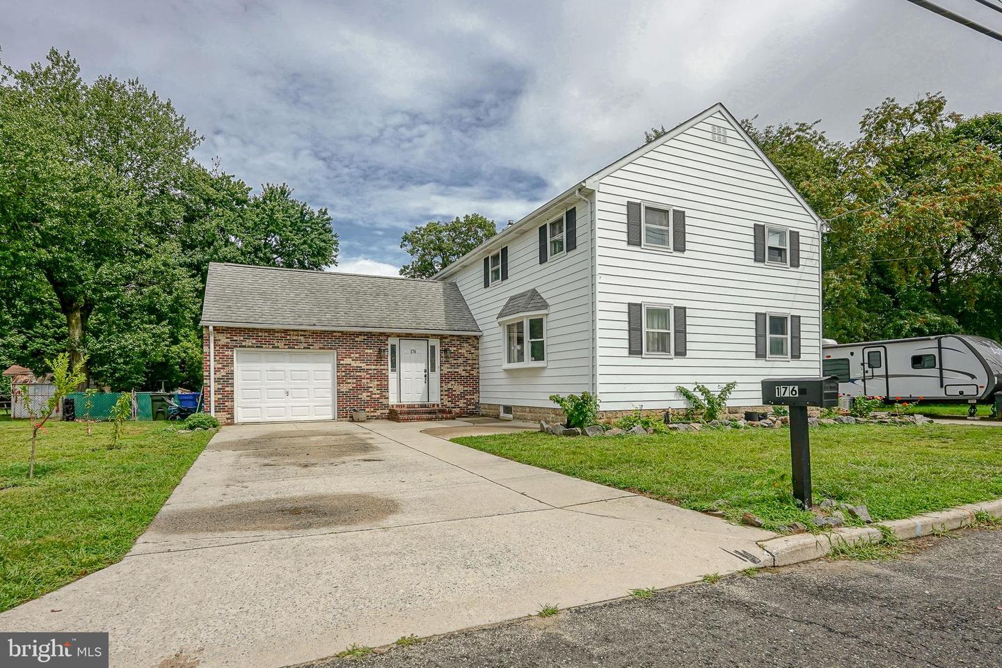 176 Columbia Ave — photo