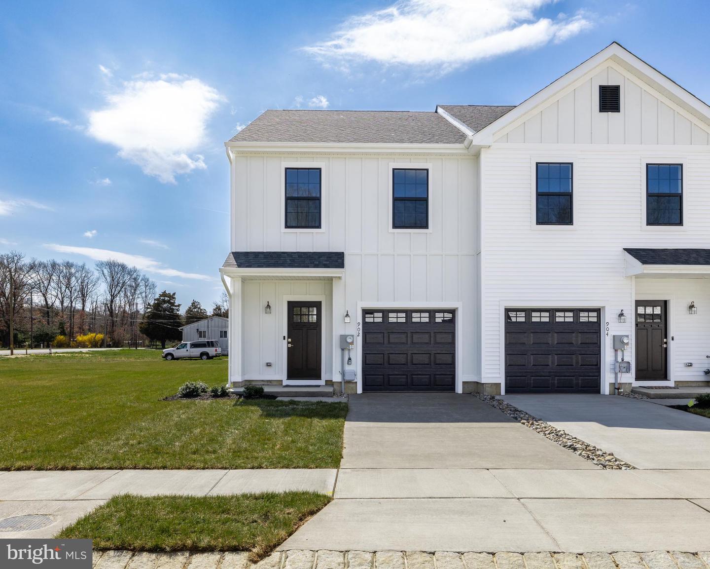 385 N Tuckahoe Rd #996 Woodview Court — photo