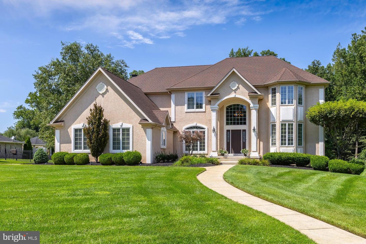 313 Belmont Ct — photo