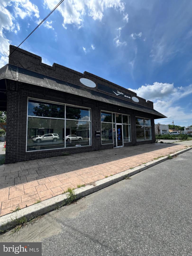 416 W Broad St — photo