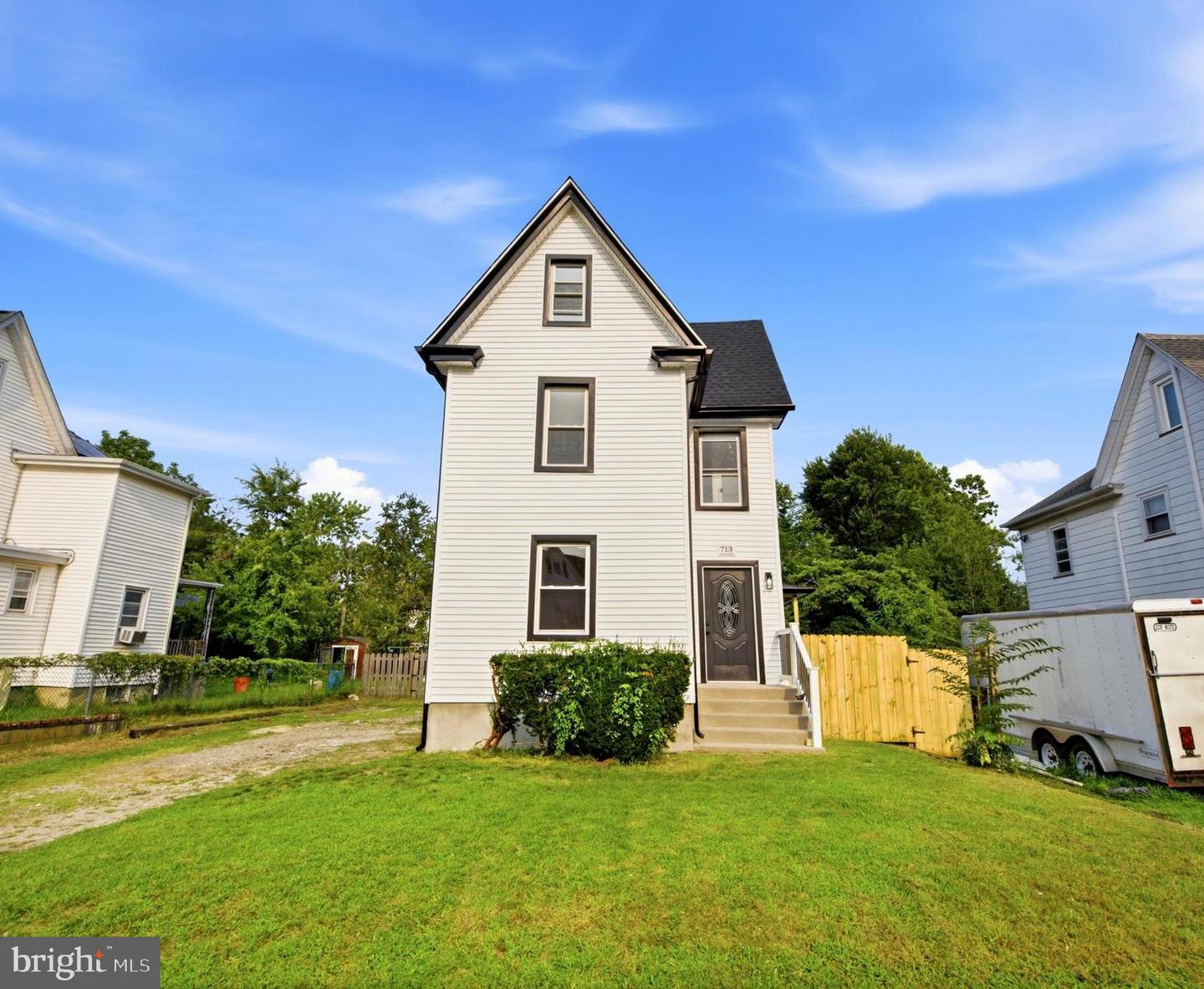 713 Billings Ave — photo