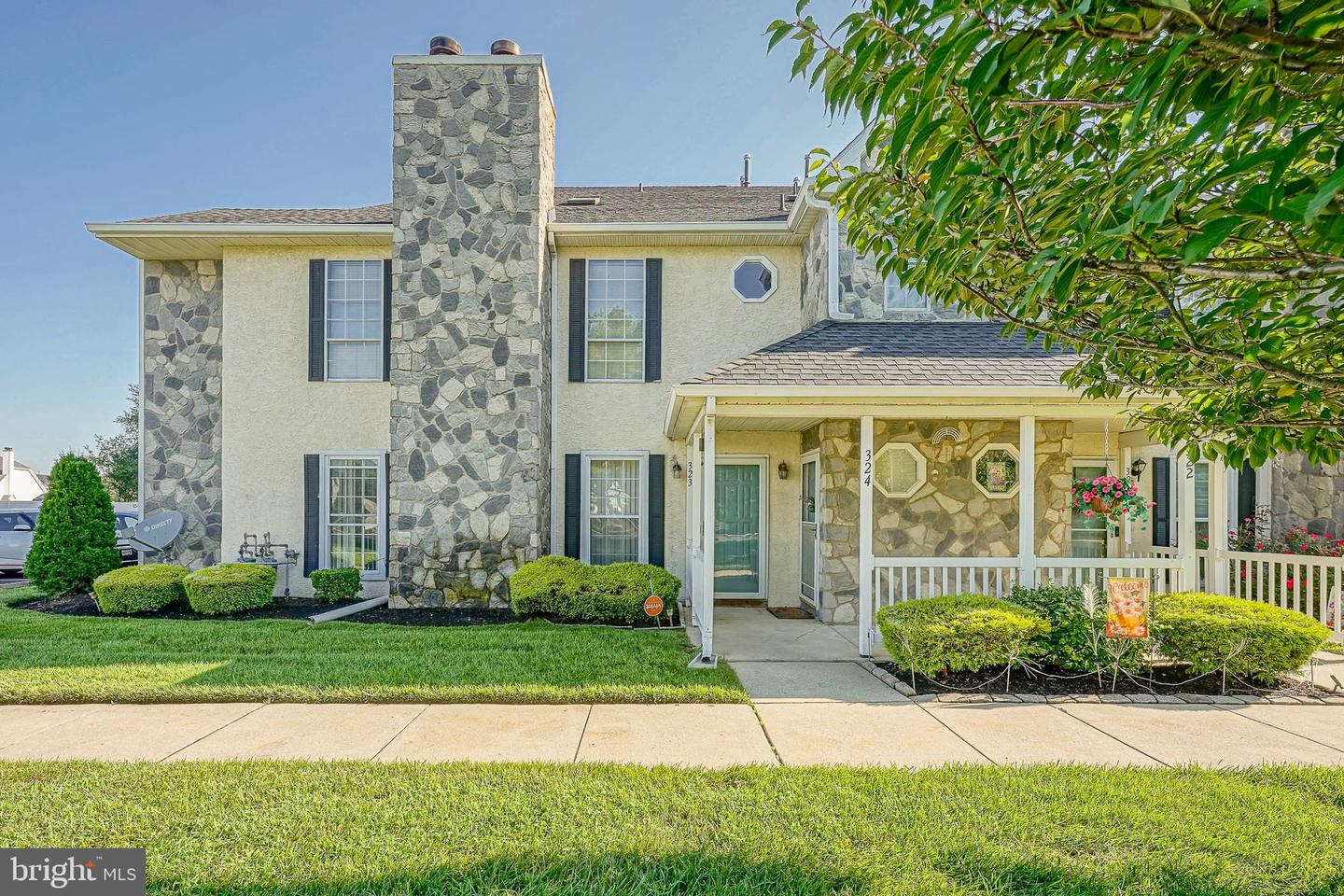 323 Whittier Ct — photo